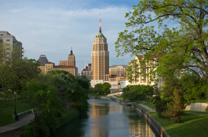 SanAntonio_plus_river.jpg